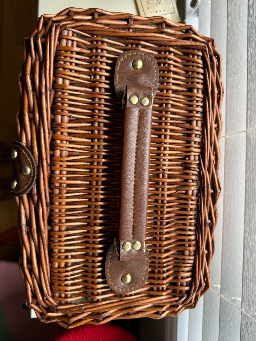 Vintage-Style Woven Wicker Insulated Picnic Basket Cooler - Picture 5 of 15